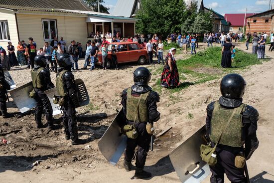 Demolishing illegally built houses in Plekhanovo, Tula region