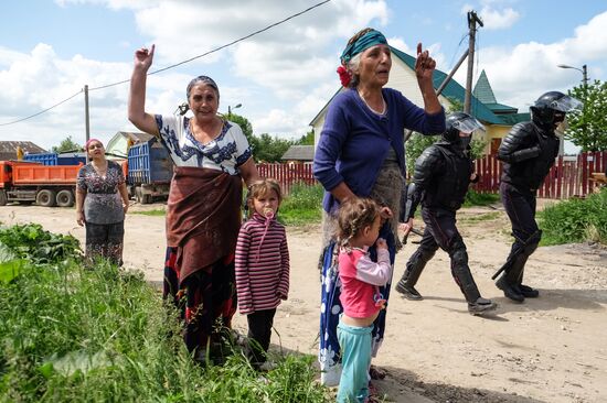 Demolishing illegally built houses in Plekhanovo, Tula region