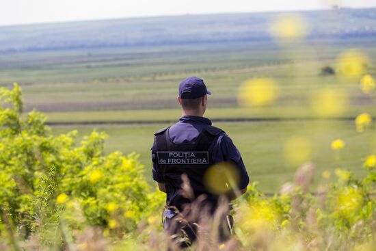 Cahul-Oancea checkpoint on Moldova-Romania border