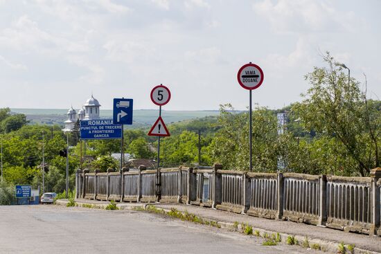Cahul-Oancea checkpoint on Moldova-Romania border