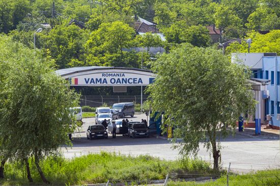 Cahul-Oancea checkpoint on Moldova-Romania border