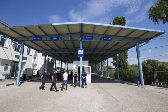Cahul-Oancea checkpoint on Moldova-Romania border