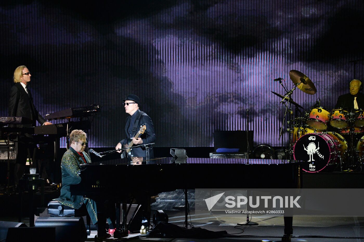 Elton John gives concert in Moscow