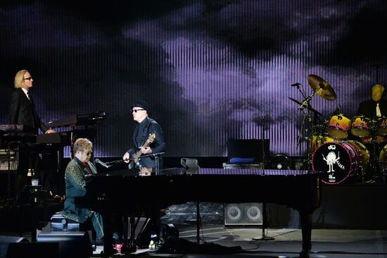 Elton John gives concert in Moscow