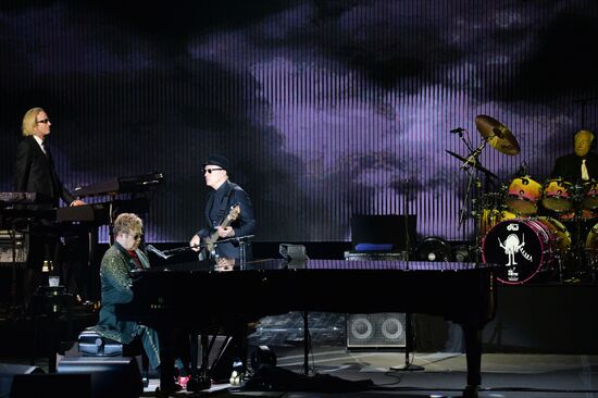 Elton John gives concert in Moscow