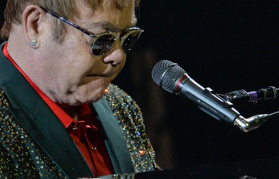 Elton John gives concert in Moscow