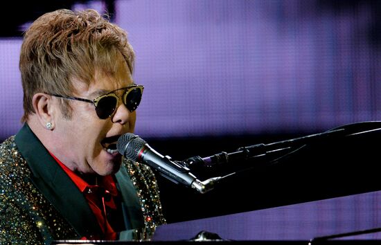 Elton John gives concert in Moscow