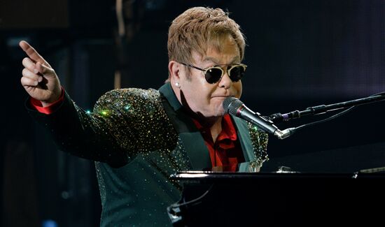 Elton John gives concert in Moscow