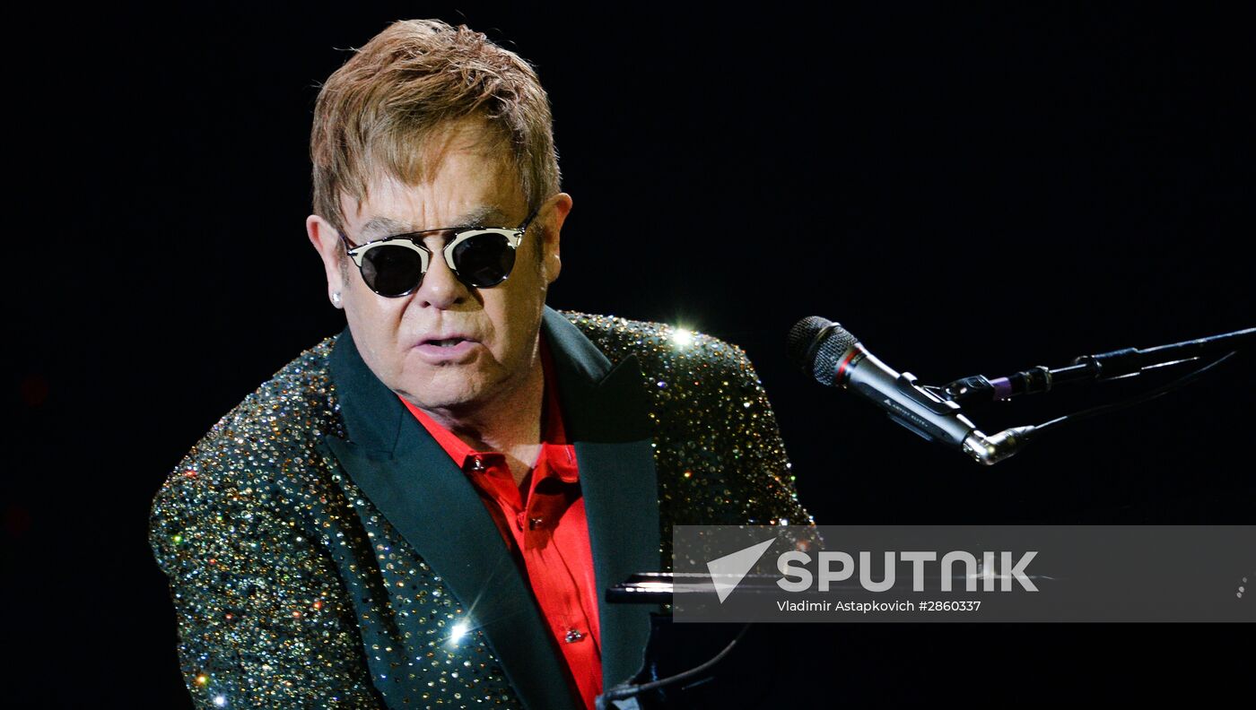 Elton John gives concert in Moscow