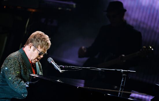Elton John gives concert in Moscow