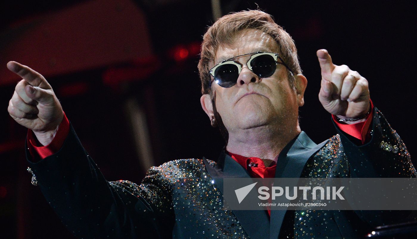Elton John gives concert in Moscow