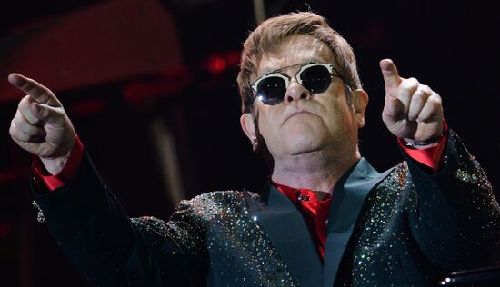 Elton John gives concert in Moscow