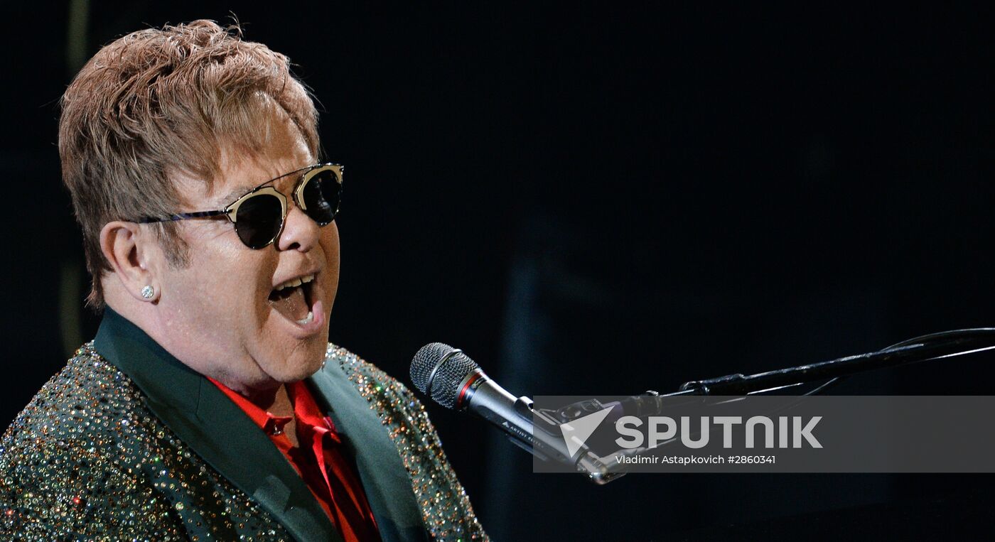 Elton John gives concert in Moscow
