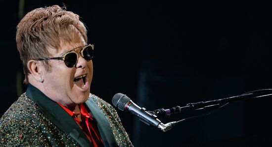 Elton John gives concert in Moscow
