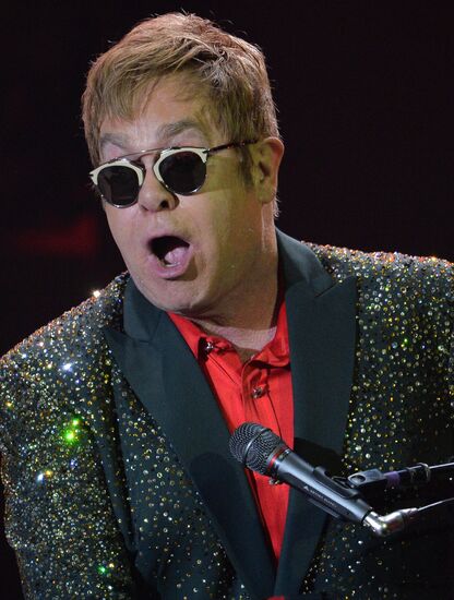 Elton John gives concert in Moscow