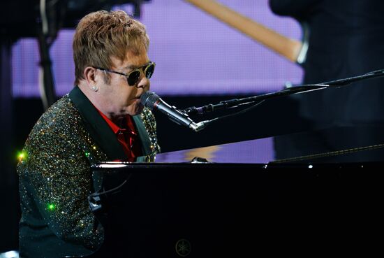 Elton John gives concert in Moscow