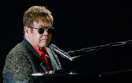 Elton John gives concert in Moscow