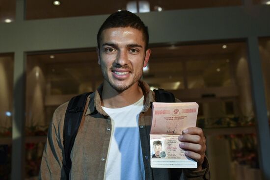 Football player Roman Neustädter receives Russian passport