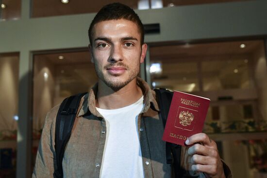 Football player Roman Neustädter receives Russian passport