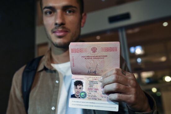 Football player Roman Neustädter receives Russian passport