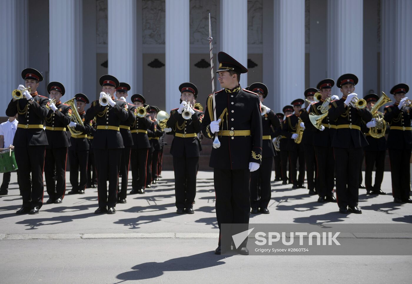 DrumsfestRussia participants parade in Moscow