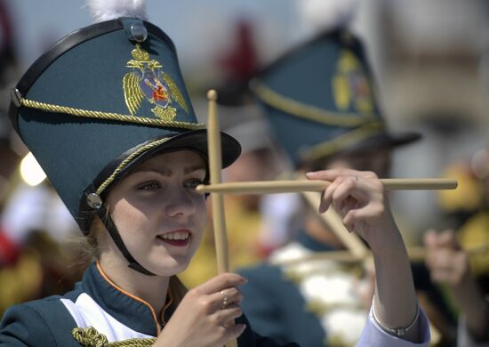 DrumsfestRussia participants parade in Moscow