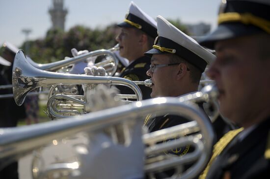 DrumsfestRussia participants parade in Moscow