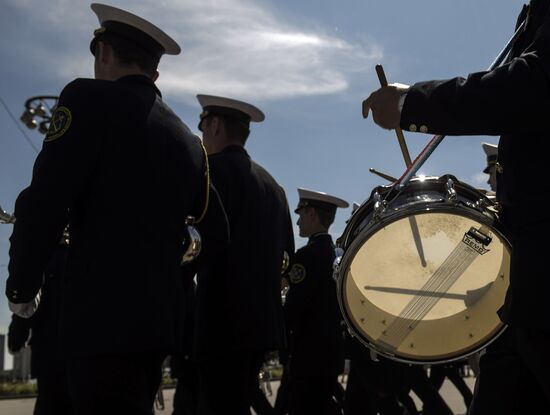 DrumsfestRussia participants parade in Moscow