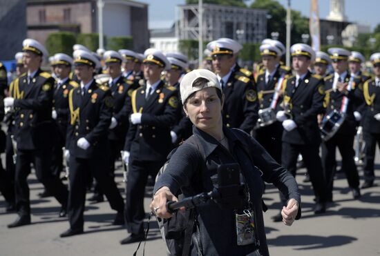 DrumsfestRussia participants parade in Moscow