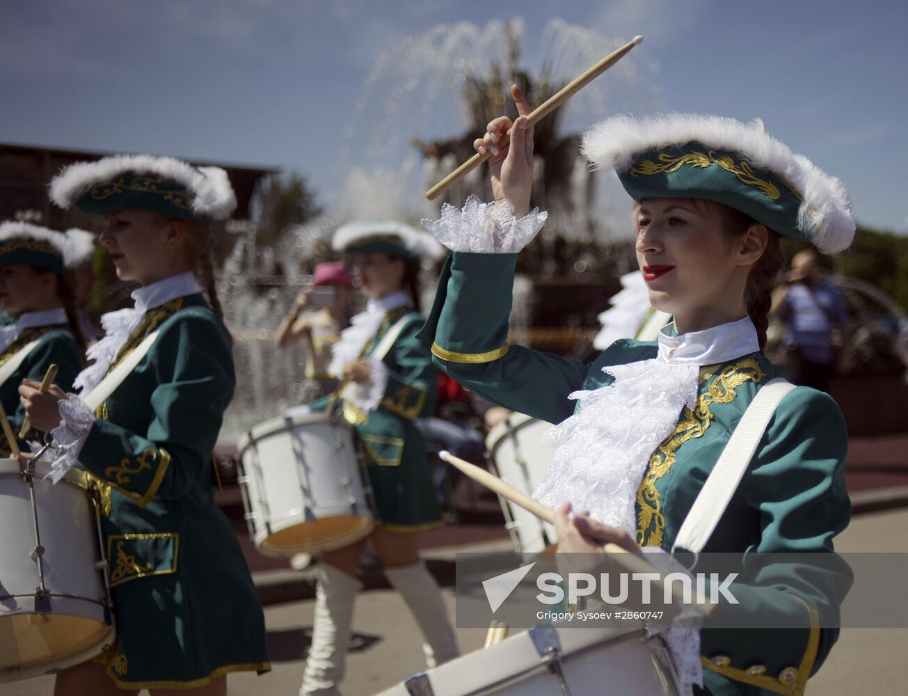 DrumsfestRussia participants parade in Moscow