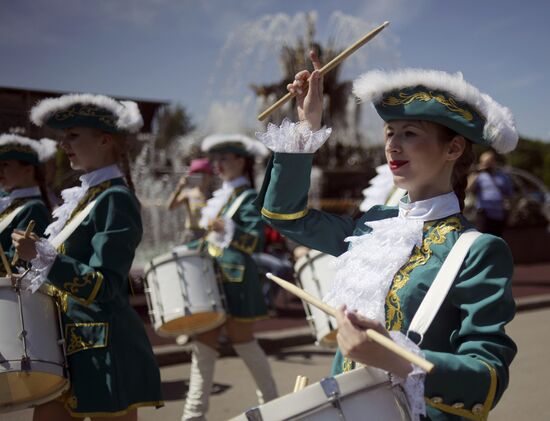 DrumsfestRussia participants parade in Moscow