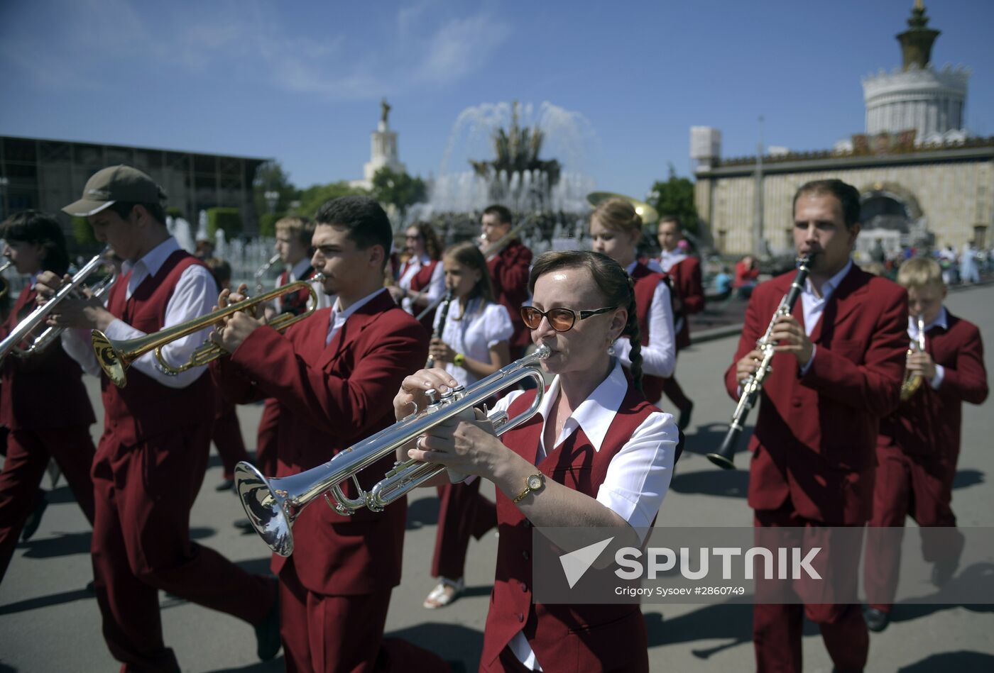 DrumsfestRussia participants parade in Moscow