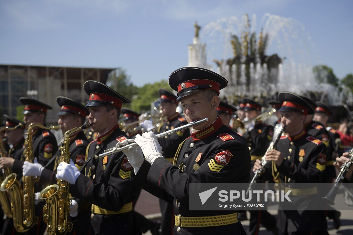 DrumsfestRussia participants parade in Moscow