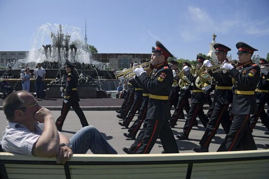 DrumsfestRussia participants parade in Moscow