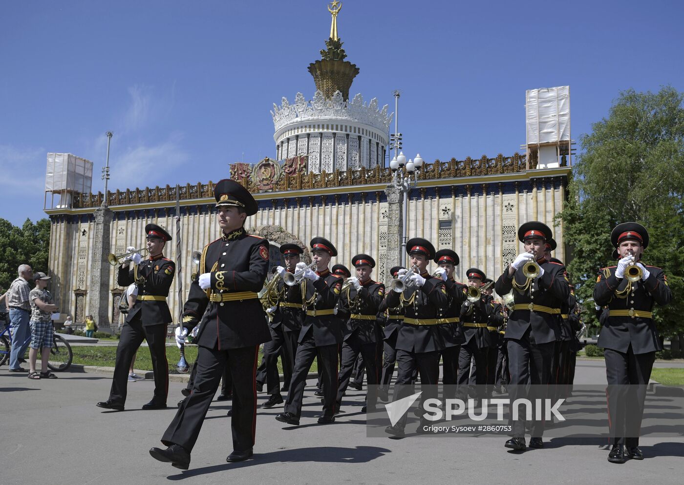DrumsfestRussia participants parade in Moscow