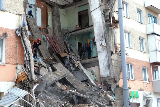 Breakdown of entrance lobby of five-stgorey building in Mezhdurechensk
