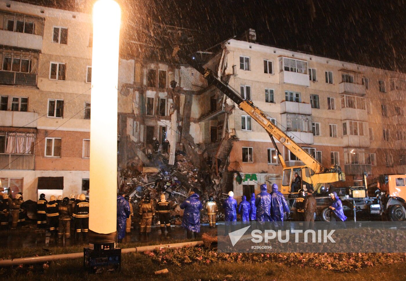 Breakdown of entrance lobby of five-storey building in Mezhdurechensk