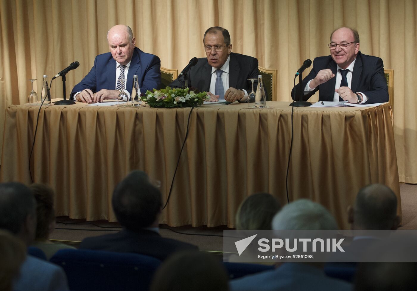 Foreign Minister Sergey Lavrov meets with representatives of Russian non-profit organizations