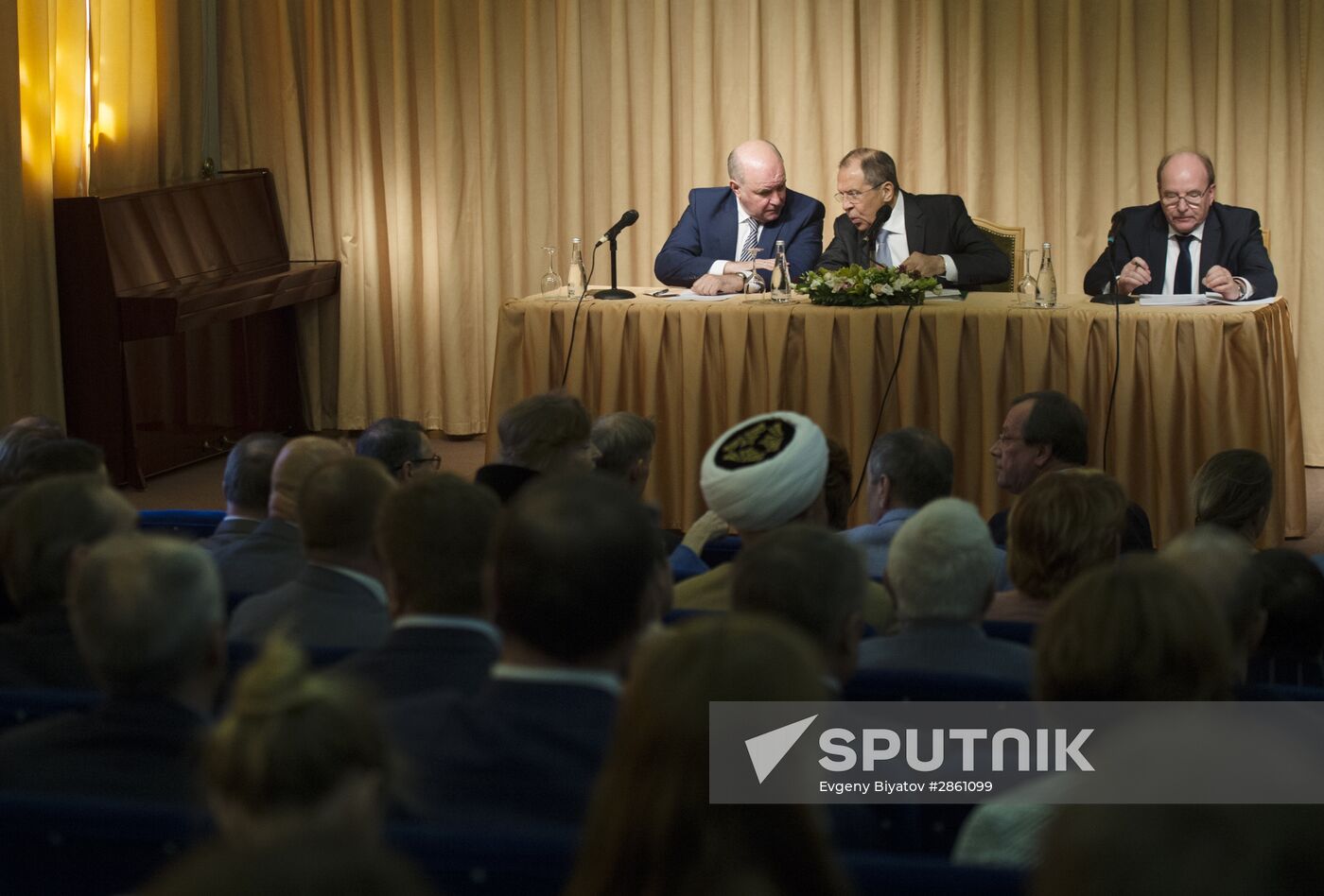 Foreign Minister Sergey Lavrov meets with representatives of Russian non-profit organizations