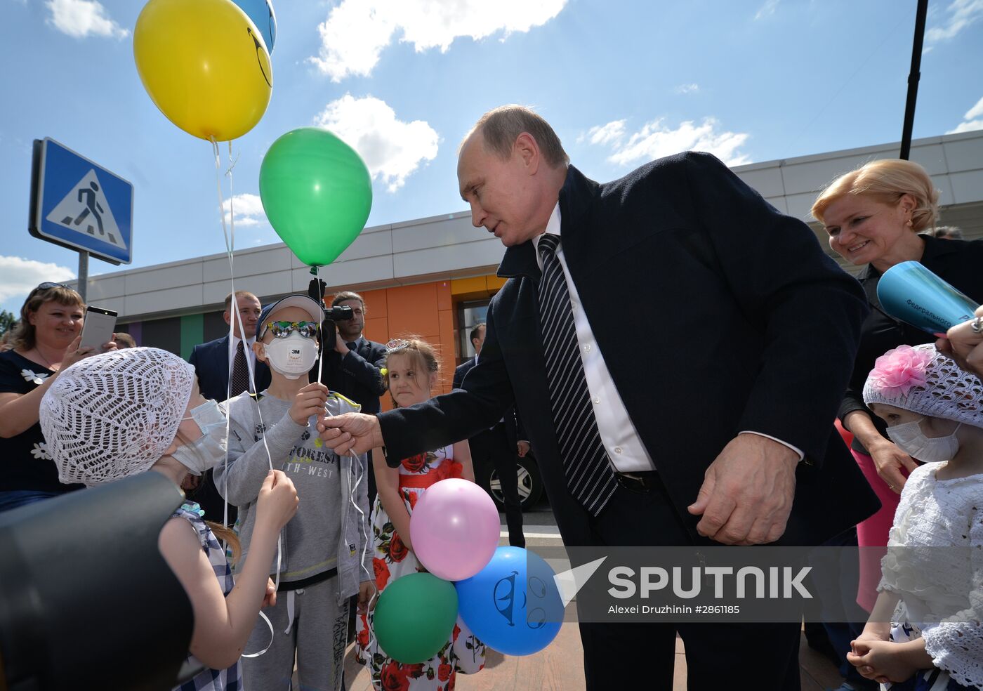 President Vladimir Putin visits Dima Rogachyov Children's Haematology Center