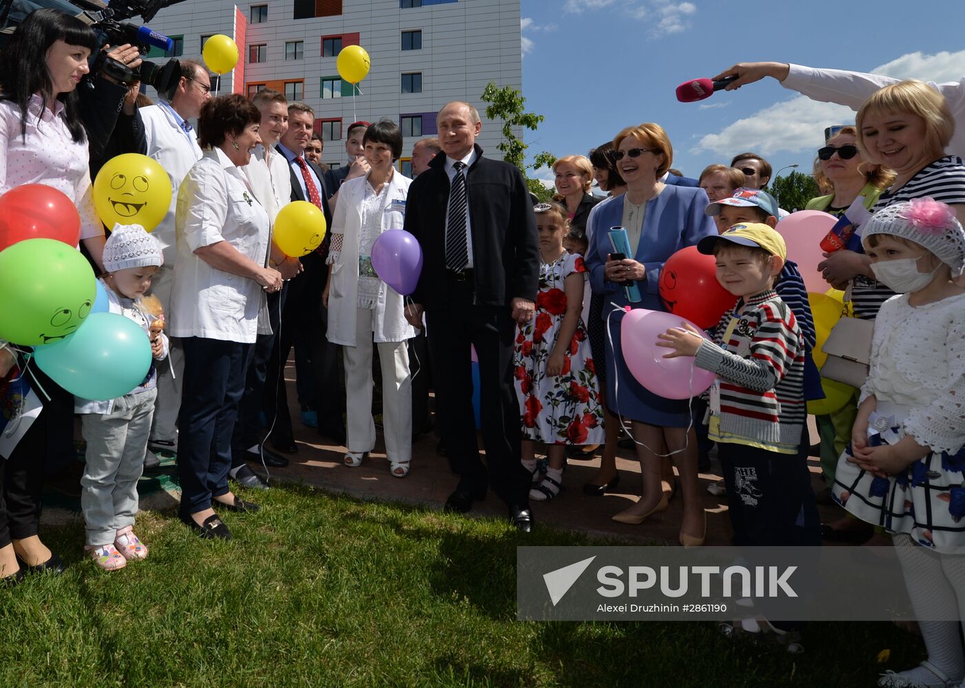 President Vladimir Putin visits Dima Rogachyov Children's Haematology Center