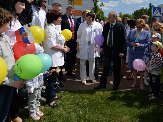 President Vladimir Putin visits Dima Rogachyov Children's Haematology Center