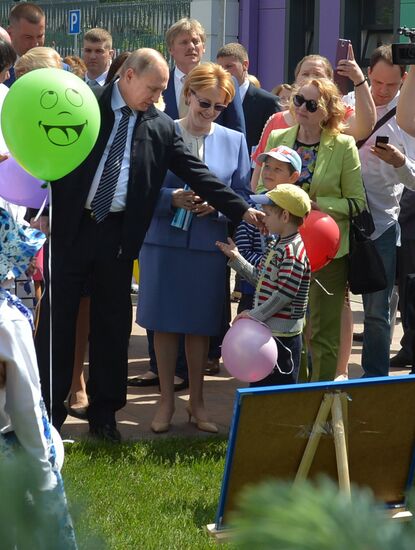 President Vladimir Putin visits Dima Rogachev Center of Children's Haematology
