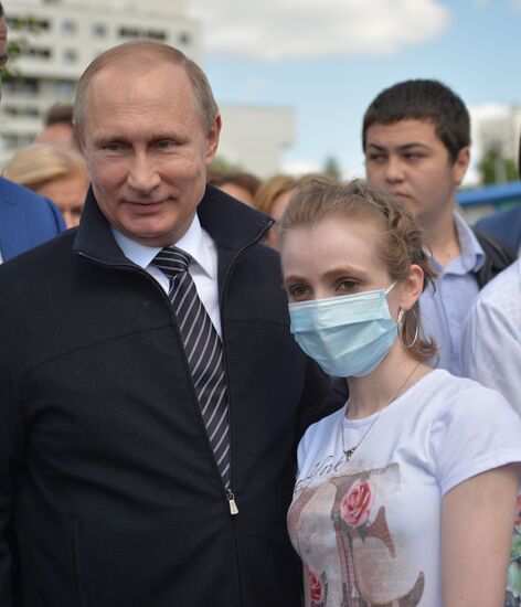 President Vladimir Putin visits Dima Rogachev Center of Children's Haematology