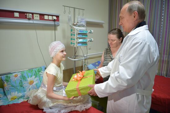 President Vladimir Putin visits Dima Rogachev Children's Haematology Center
