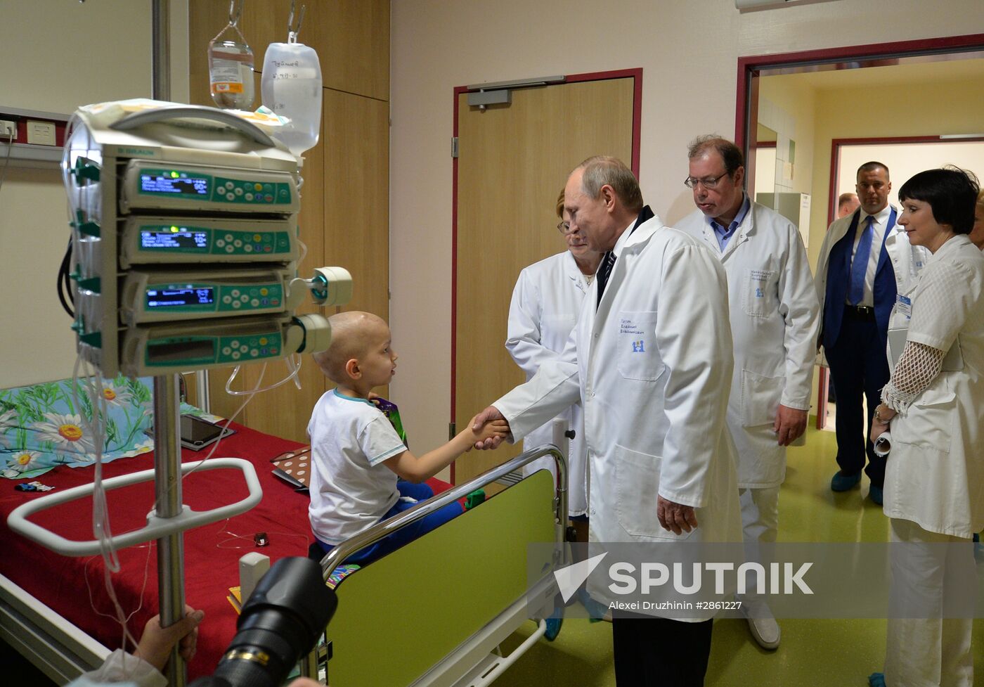 President Vladimir Putin visits Dima Rogachev Center of Children's Haematology