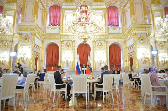 Vladimir Putin presents Order of Parental Glory to parents of many children