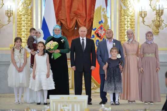 Vladimir Putin presents Order of Parental Glory to parents of many children