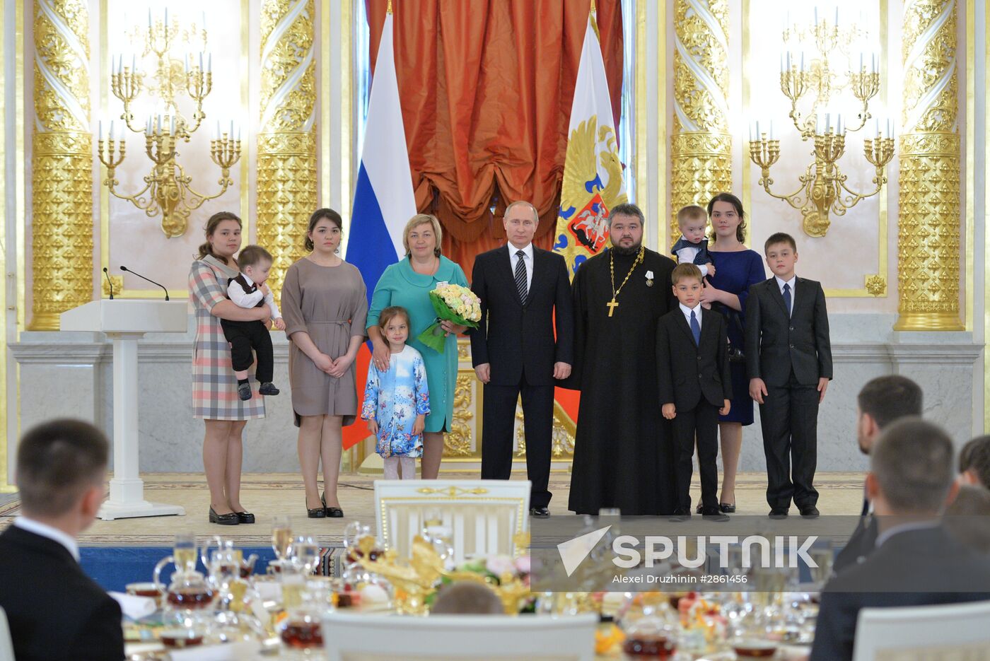 Vladimir Putin presents Order of Parental Glory to parents of many children