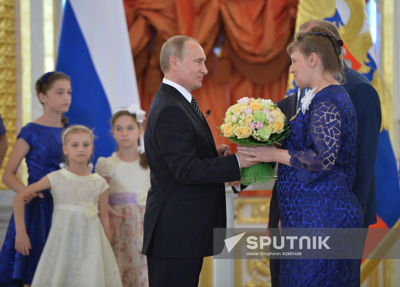 Vladimir Putin presents Order of Parental Glory to parents of many children